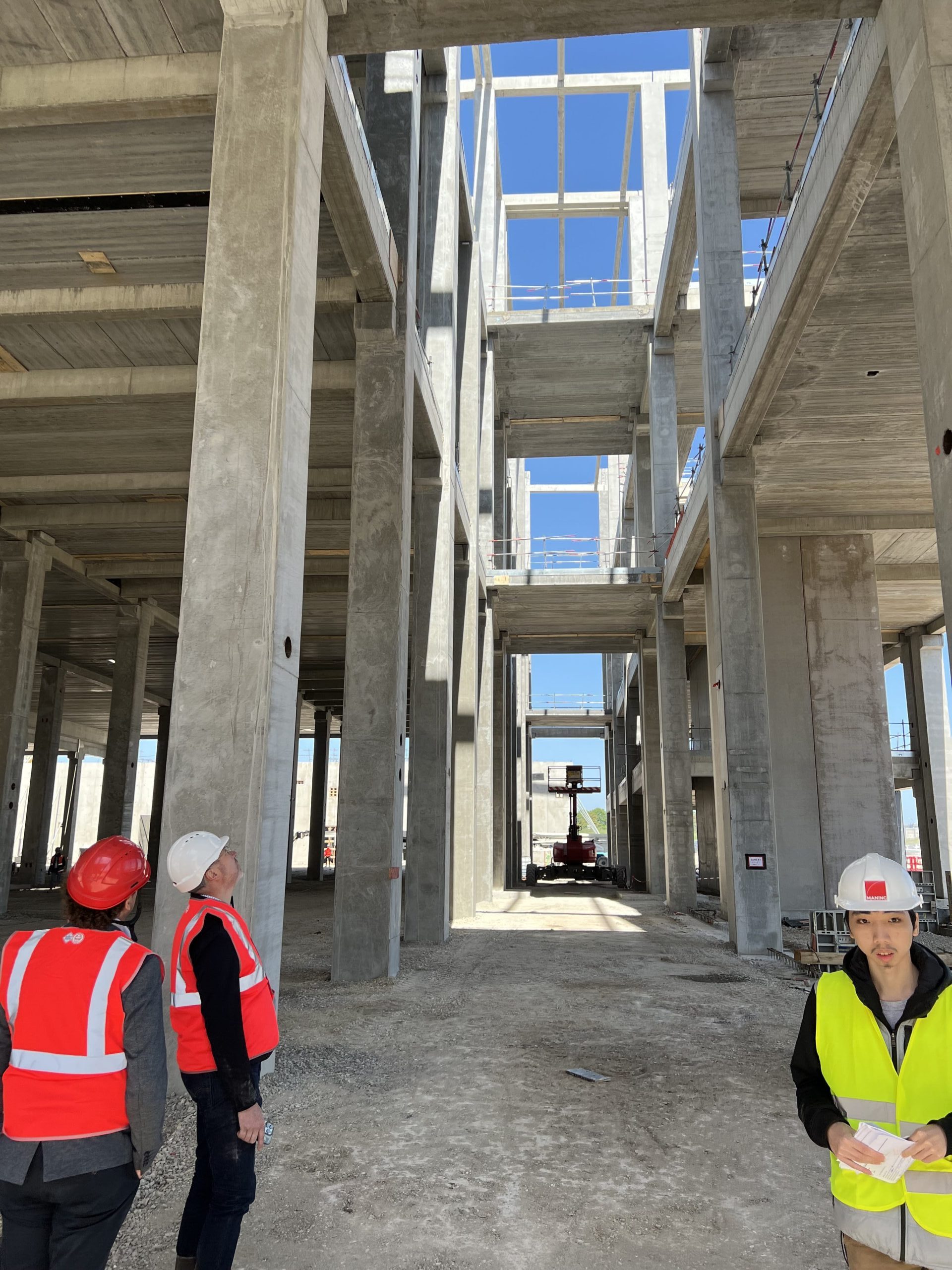 equipe sur le chantier de Gigafactory