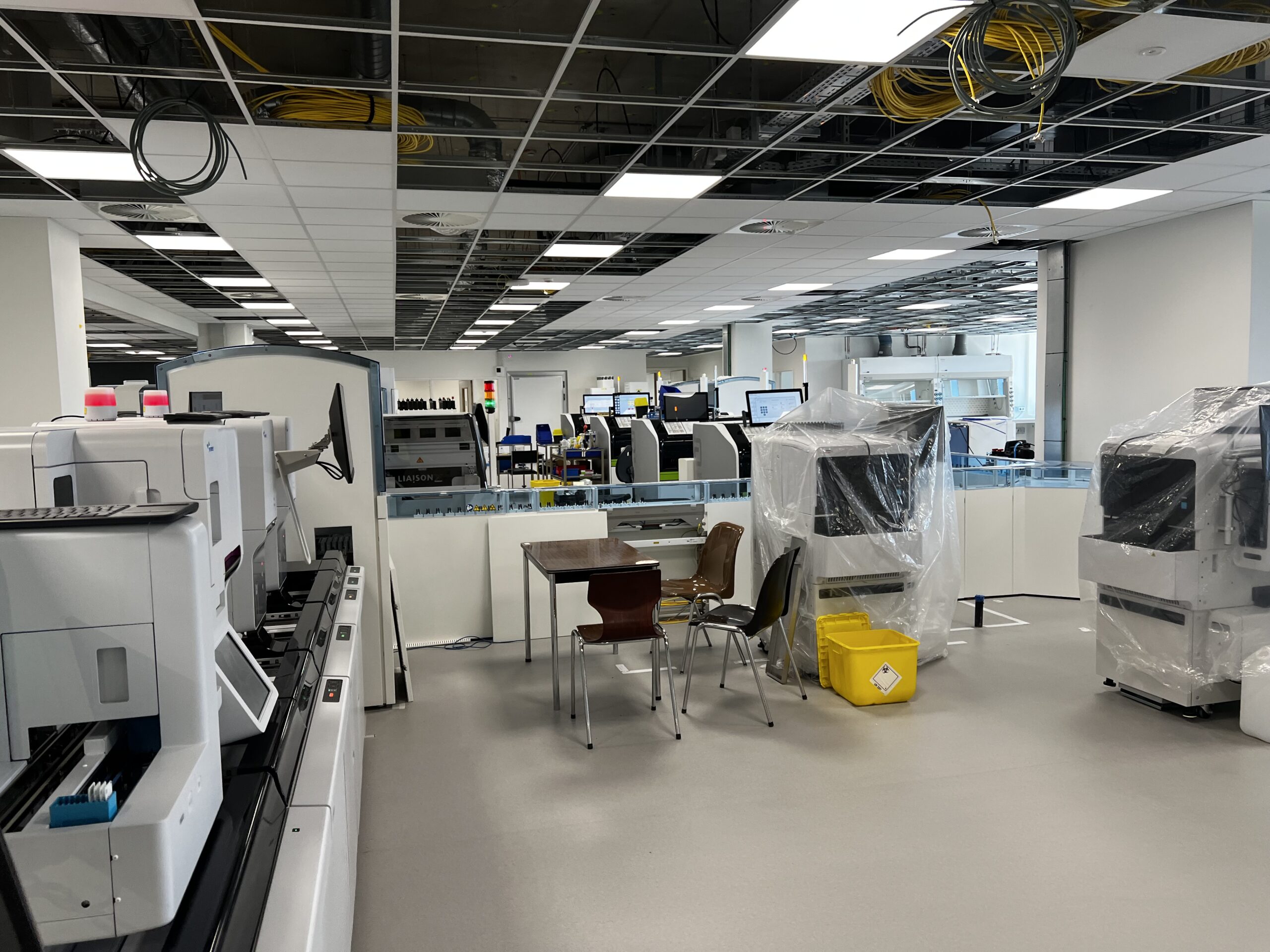 zone laboratoires avec des machines