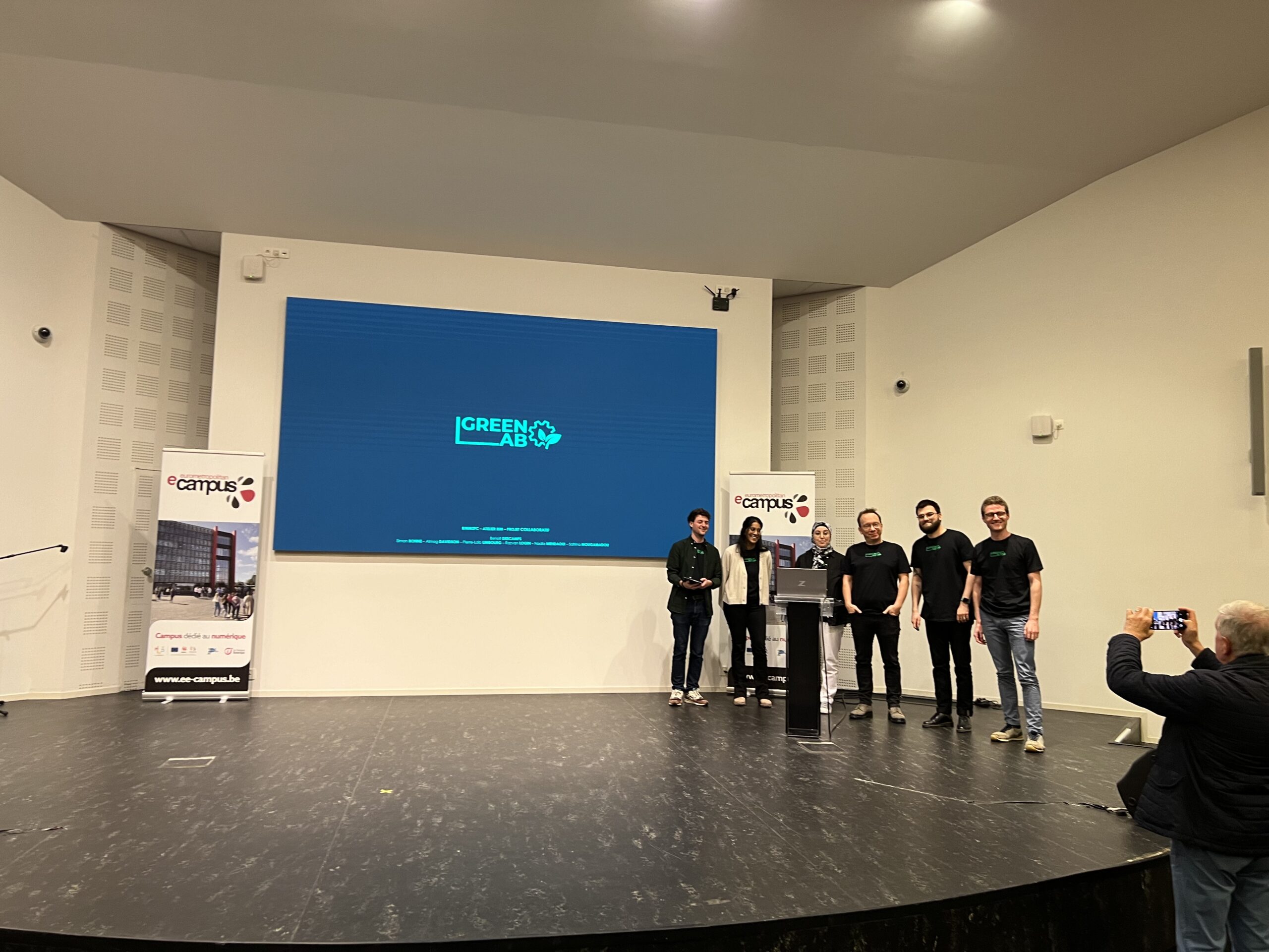 équipe qui présente des projets pendant le cursus BIM